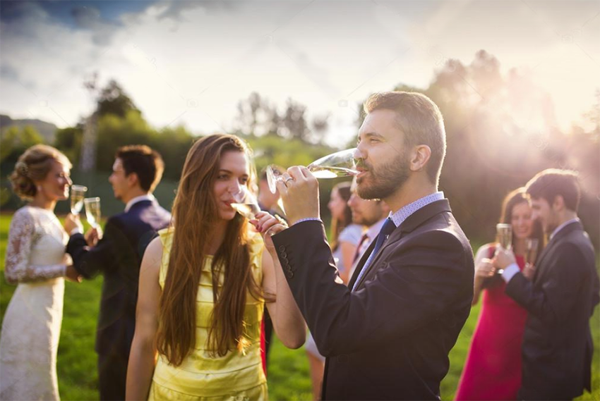 Report reveals alcohol consumption among wedding goers during the holidays